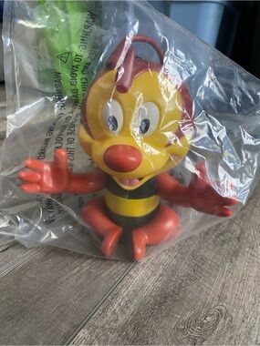 Disney Bee Sipper - Yellow and Red
